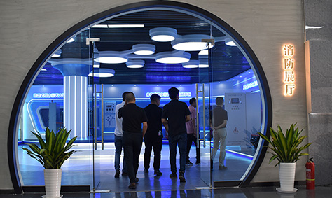 四川電網用戶李總蒞臨四川斯庫爾廠區考察指導 四川電網用戶李總蒞臨四川斯庫爾廠區考察指導