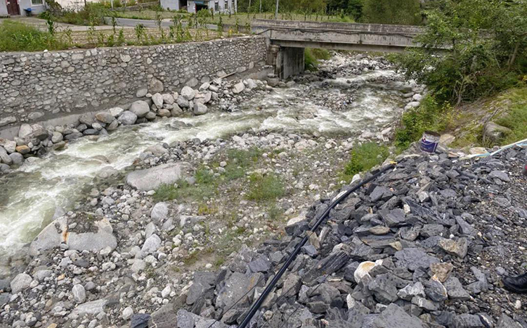 紅石小溪.jpg 紅石小溪.jpg