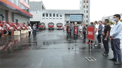 營(yíng)山縣進(jìn)行特種消防摩托裝備發(fā)放儀式暨技能培訓(xùn) 營(yíng)山縣進(jìn)行特種消防摩托裝備發(fā)放儀式暨技能培訓(xùn)